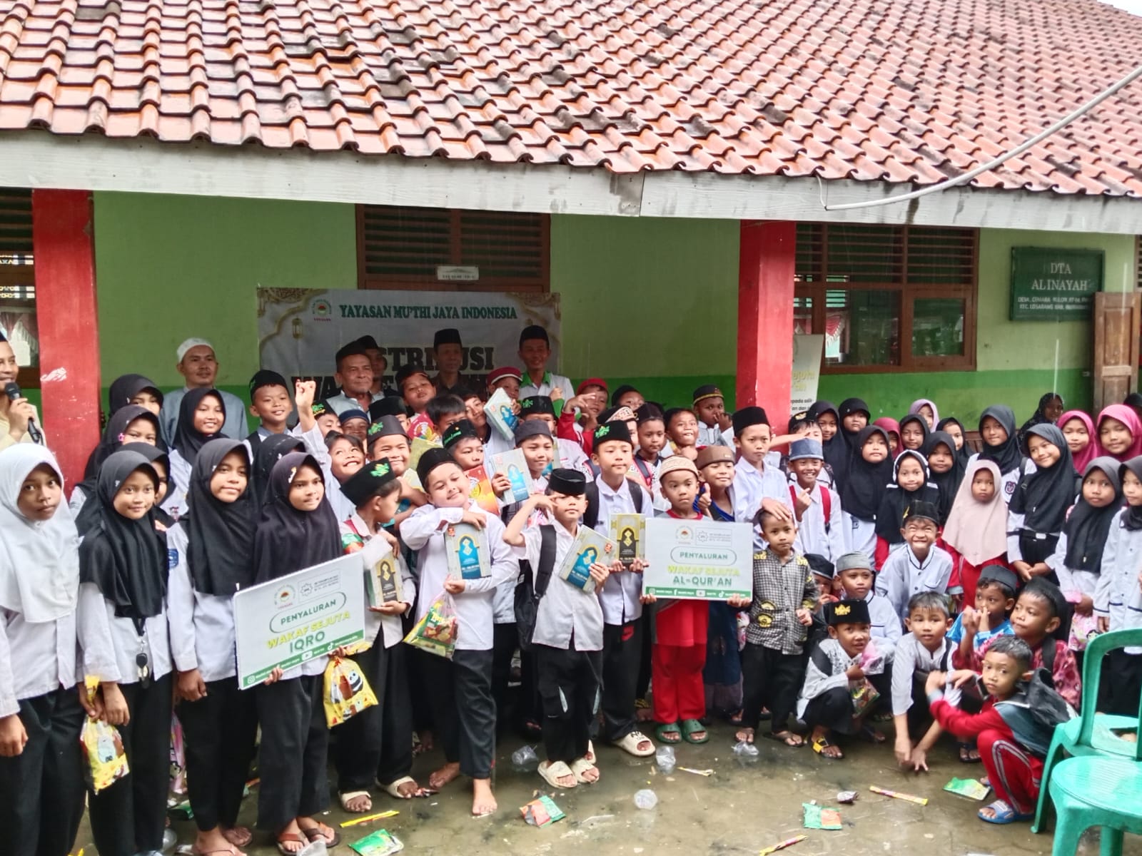 WAKAF AL-QUR'AN DI MDTA ALINAYAH LOSARANG-INDRAMAYU